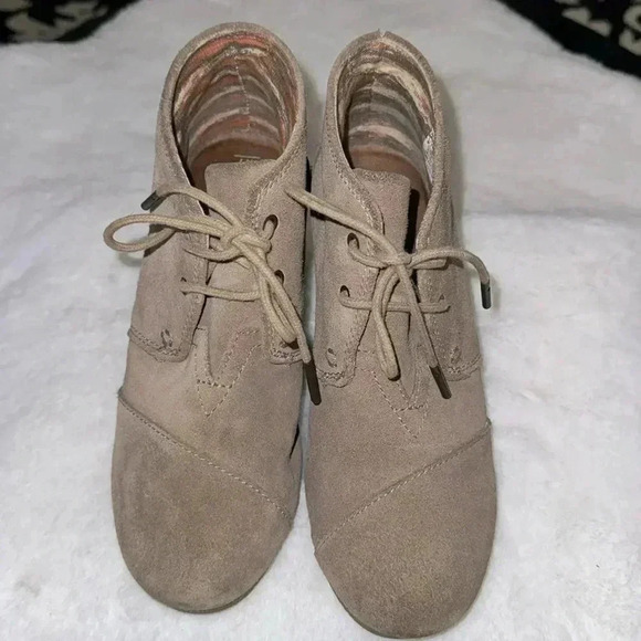 TOMS Desert Wedge Taupe Tan Bootie Boots Size 7 Preppy Fall Winter Preppy Casual - Picture 3 of 13